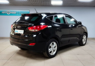 Подержанный автомобиль Hyundai ix35 2015 года (5 фото)