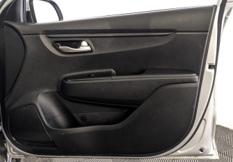 Подержанный автомобиль Kia Rio Hatchback 2021 года (24 фото)