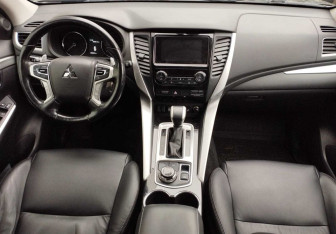 Подержанный автомобиль Mitsubishi Pajero Sport 2018 года (9 фото)