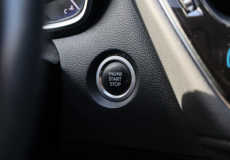 Подержанный автомобиль Toyota Corolla Sedan 2019 года (18 фото)