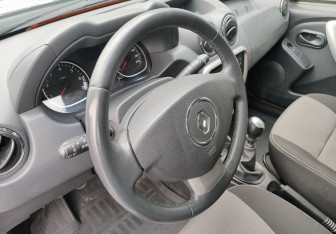 Подержанный автомобиль Renault Duster 2014 года (12 фото)