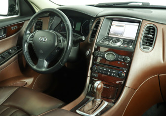 Подержанный автомобиль Infiniti EX 2008 года (16 фото)