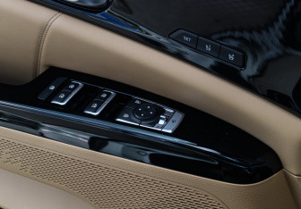 Подержанный автомобиль Kia Carnival 2021 года (26 фото)