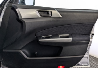 Подержанный автомобиль Subaru Forester Suv 2012 года (23 фото)