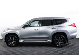Подержанный автомобиль Mitsubishi Pajero Sport 2017 года (8 фото)