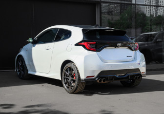 Подержанный автомобиль Toyota Yaris Hatchback 2022 года (6 фото)