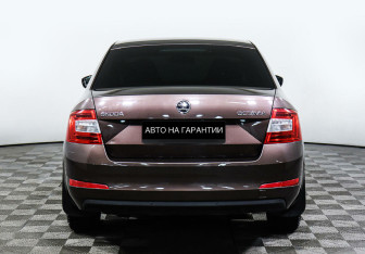Подержанный автомобиль Skoda Octavia Liftback 2015 года (6 фото)