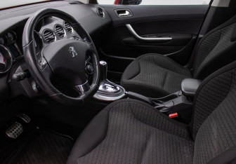 Подержанный автомобиль Peugeot 308 Hatchback 2011 года (10 фото)