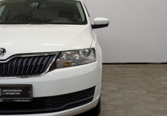 Подержанный автомобиль Skoda Rapid Liftback 2019 года (17 фото)