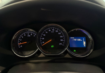 Подержанный автомобиль Renault Logan Sedan 2014 года (15 фото)