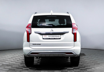 Подержанный автомобиль Mitsubishi Pajero Sport 2021 года (6 фото)