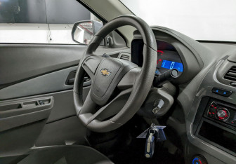 Подержанный автомобиль Chevrolet Cobalt Sedan 2012 года (20 фото)