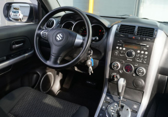Подержанный автомобиль Suzuki Grand Vitara 2013 года (11 фото)