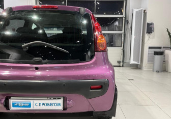 Подержанный автомобиль Peugeot 107 2012 года (8 фото)