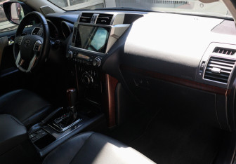 Подержанный автомобиль Toyota Land Cruiser Prado 2016 года (7 фото)