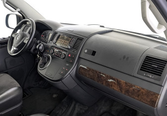 Подержанный автомобиль Volkswagen Multivan 2012 года (13 фото)