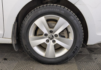 Подержанный автомобиль Skoda Rapid Liftback 2018 года (12 фото)