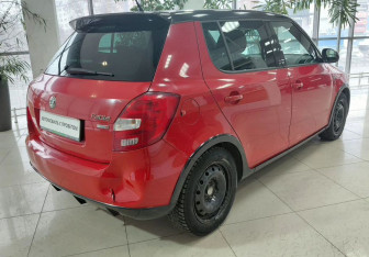 Подержанный автомобиль Skoda Fabia Hatchback 2012 года (5 фото)