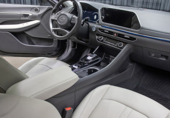 Подержанный автомобиль Hyundai Sonata 2022 года (11 фото)