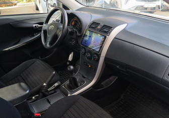 Подержанный автомобиль Toyota Corolla Sedan 2007 года (7 фото)