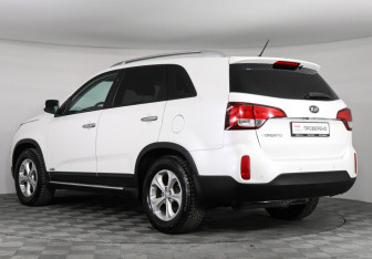 Подержанный автомобиль Kia Sorento 2014 года (7 фото)