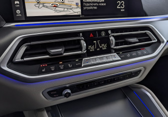 Подержанный автомобиль BMW X6 2021 года (21 фото)