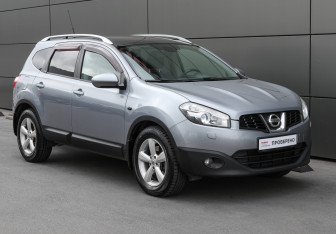 Подержанный автомобиль Nissan Qashqai+2 2011 года (3 фото)
