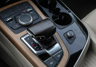 Подержанный автомобиль Audi Q7 2016 года (17 фото)