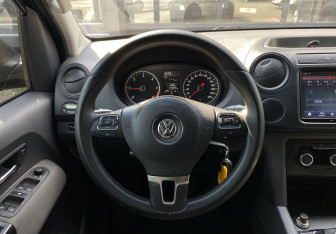 Подержанный автомобиль Volkswagen Amarok 2011 года (14 фото)