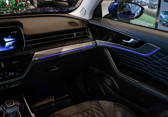 Подержанный автомобиль Hongqi HS5 2024 года (10 фото)