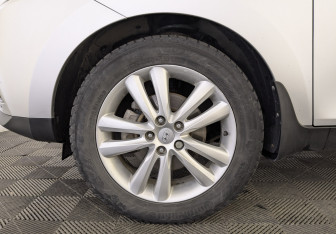 Подержанный автомобиль Hyundai ix35 2014 года (12 фото)
