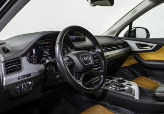 Подержанный автомобиль Audi Q7 2016 года (10 фото)