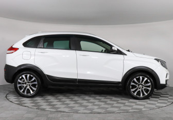 Подержанный автомобиль LADA (ВАЗ) XRAY 2018 года (4 фото)