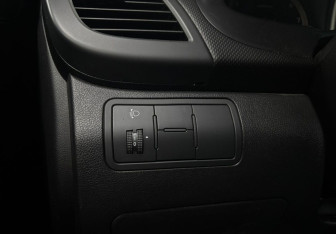 Подержанный автомобиль Hyundai Solaris Hatchback 2015 года (18 фото)