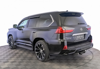 Подержанный автомобиль Lexus LX 2020 года (7 фото)