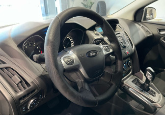 Подержанный автомобиль Ford Focus Hatchback 2013 года (12 фото)