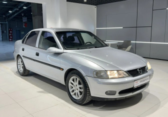 Подержанный автомобиль Opel Vectra Sedan 1997 года (3 фото)