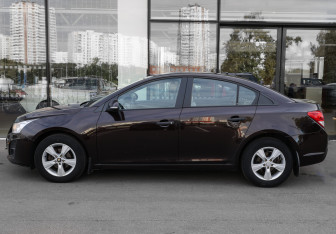 Подержанный автомобиль Chevrolet Cruze Sedan 2014 года (8 фото)