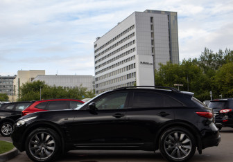 Подержанный автомобиль Infiniti FX 2013 года (6 фото)
