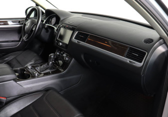 Подержанный автомобиль Volkswagen Touareg 2012 года (10 фото)