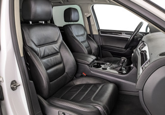 Подержанный автомобиль Volkswagen Touareg 2016 года (24 фото)