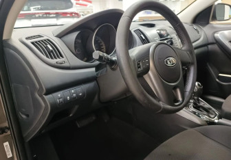 Подержанный автомобиль Kia Cerato Sedan 2011 года (12 фото)