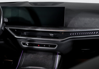 Подержанный автомобиль BMW X7 2022 года (13 фото)