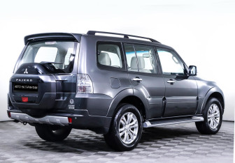 Подержанный автомобиль Mitsubishi Pajero 2017 года (5 фото)