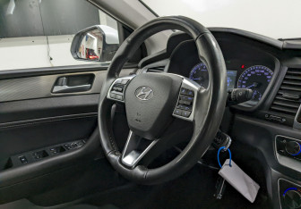 Подержанный автомобиль Hyundai Sonata 2018 года (20 фото)