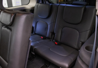 Подержанный автомобиль Nissan Pathfinder 2010 года (12 фото)