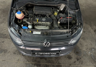 Подержанный автомобиль Volkswagen Polo Sedan 2014 года (15 фото)