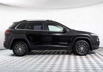 Подержанный автомобиль Jeep Cherokee 2014 года (4 фото)