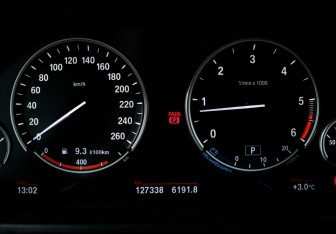 Подержанный автомобиль BMW X6 2016 года (11 фото)