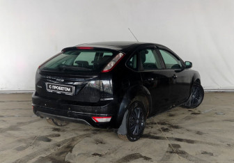 Подержанный автомобиль Ford Focus Hatchback 2011 года (6 фото)